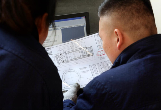 R&D and customization of slewing bearings
